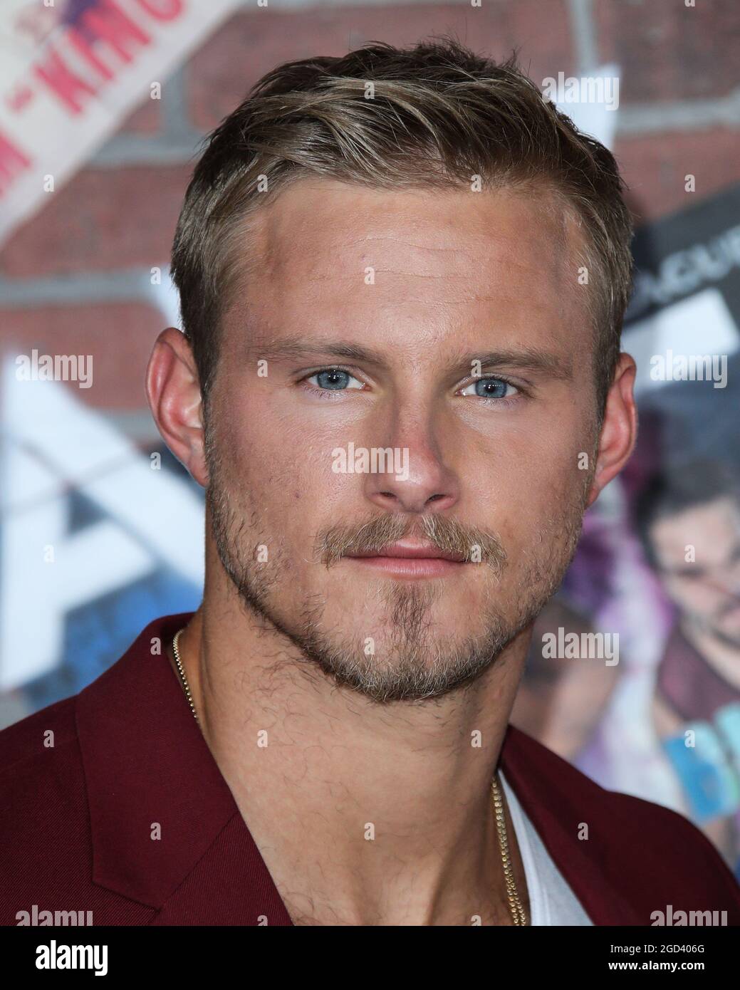 Los Angeles, Stati Uniti. 10 agosto 2021. LOS ANGELES, CALIFORNIA, USA - 10 AGOSTO: L'attore Alexander Ludwig indossa un vestito Paul Smith, le scarpe Christian Louboutin, un monili Montblanc Water e David Yurman arriva alla prima di Los Angeles dei 'Heels' di STARZ, tenutasi a 2137 Sacramento Street il 10 agosto 2021 a Los Angeles, California, Stati Uniti. (Foto di Xavier Collin/Image Press Agency) Credit: Image Press Agency/Alamy Live News Foto Stock