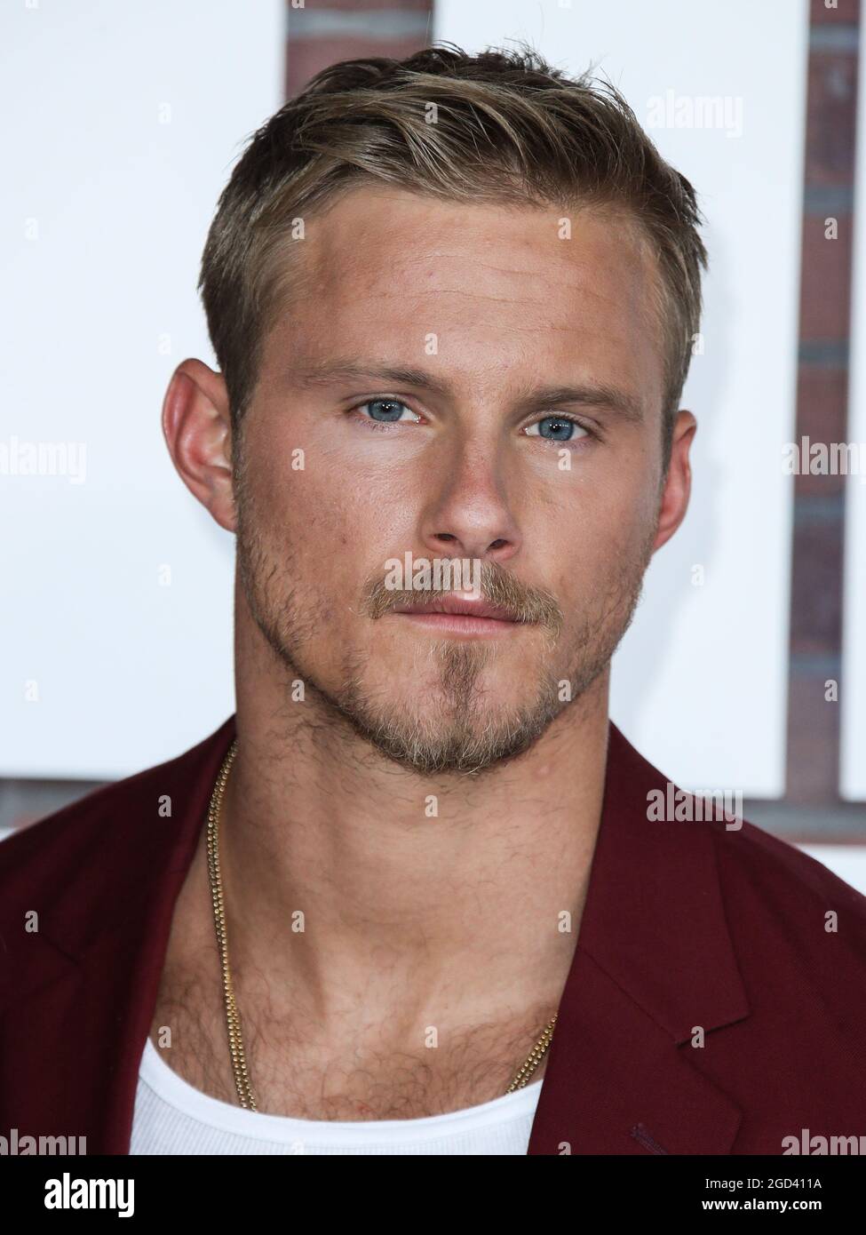 Los Angeles, Stati Uniti. 10 agosto 2021. LOS ANGELES, CALIFORNIA, USA - 10 AGOSTO: L'attore Alexander Ludwig indossa un vestito Paul Smith, le scarpe Christian Louboutin, un monili Montblanc Water e David Yurman arriva alla prima di Los Angeles dei 'Heels' di STARZ, tenutasi a 2137 Sacramento Street il 10 agosto 2021 a Los Angeles, California, Stati Uniti. (Foto di Xavier Collin/Image Press Agency/Sipa USA) Credit: Sipa USA/Alamy Live News Foto Stock