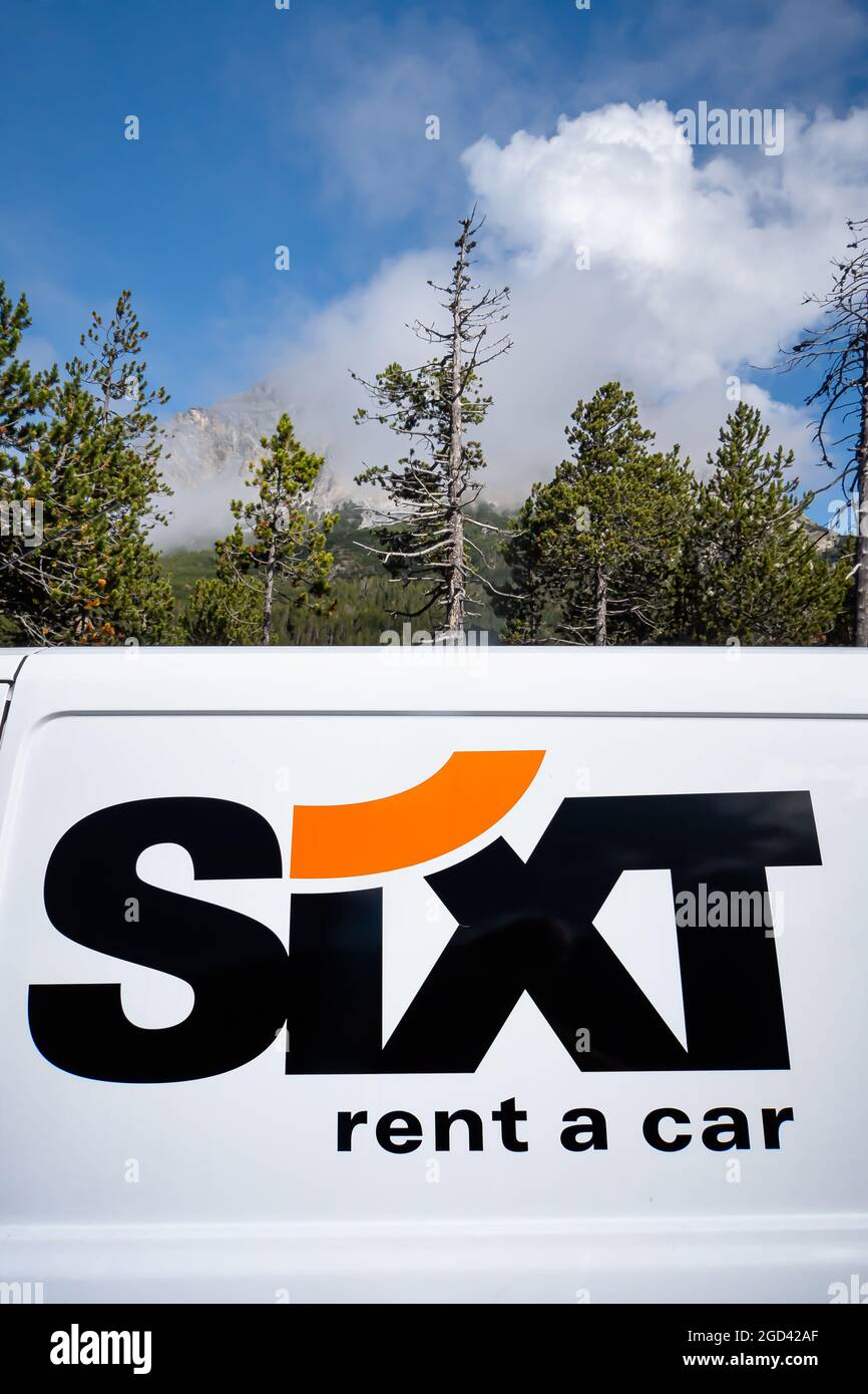 Fuorn Pass, Svizzera - 10 settembre 2020: Sixt è una società di noleggio auto Foto Stock