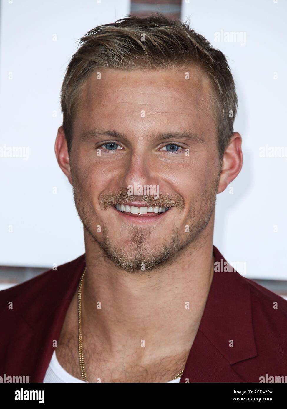 Los Angeles, Stati Uniti. 10 agosto 2021. LOS ANGELES, CALIFORNIA, USA - 10 AGOSTO: L'attore Alexander Ludwig indossa un vestito Paul Smith, le scarpe Christian Louboutin, un monili Montblanc Water e David Yurman arriva alla prima di Los Angeles dei 'Heels' di STARZ, tenutasi a 2137 Sacramento Street il 10 agosto 2021 a Los Angeles, California, Stati Uniti. (Foto di Xavier Collin/Image Press Agency/Sipa USA) Credit: Sipa USA/Alamy Live News Foto Stock