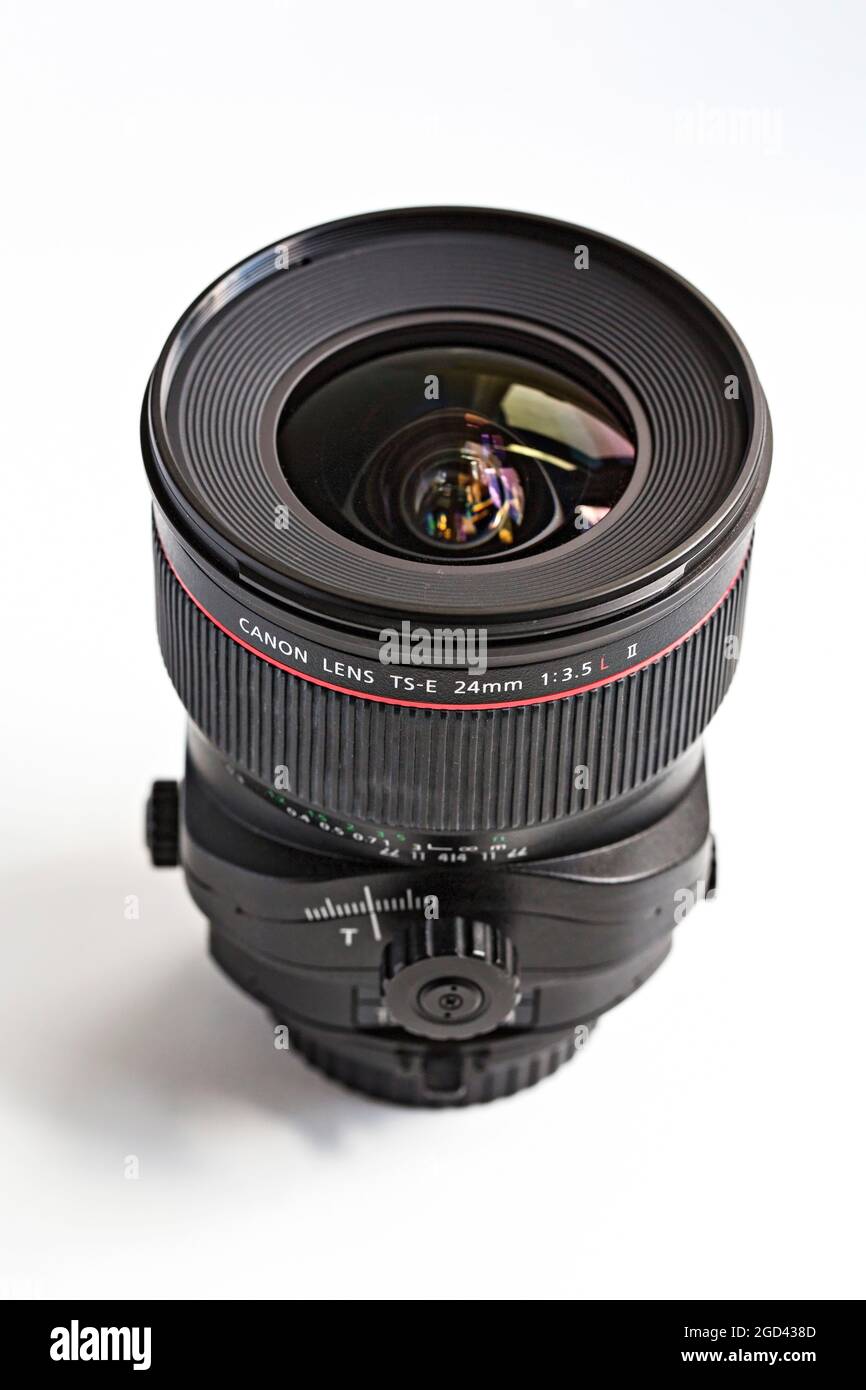 STILL Life / UN obiettivo Canon TS-e 24 mm versione due. L'obiettivo viene utilizzato per correggere la prospettiva nella fotografia architettonica. Foto Stock