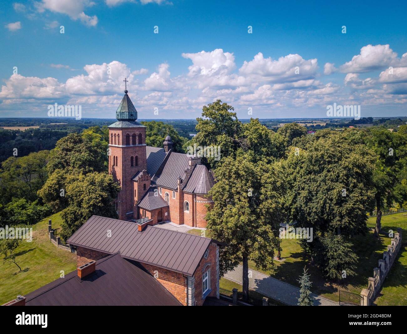 Chiesa in stile romanico nel villaggio di Stronsko, Polonia. Foto Stock