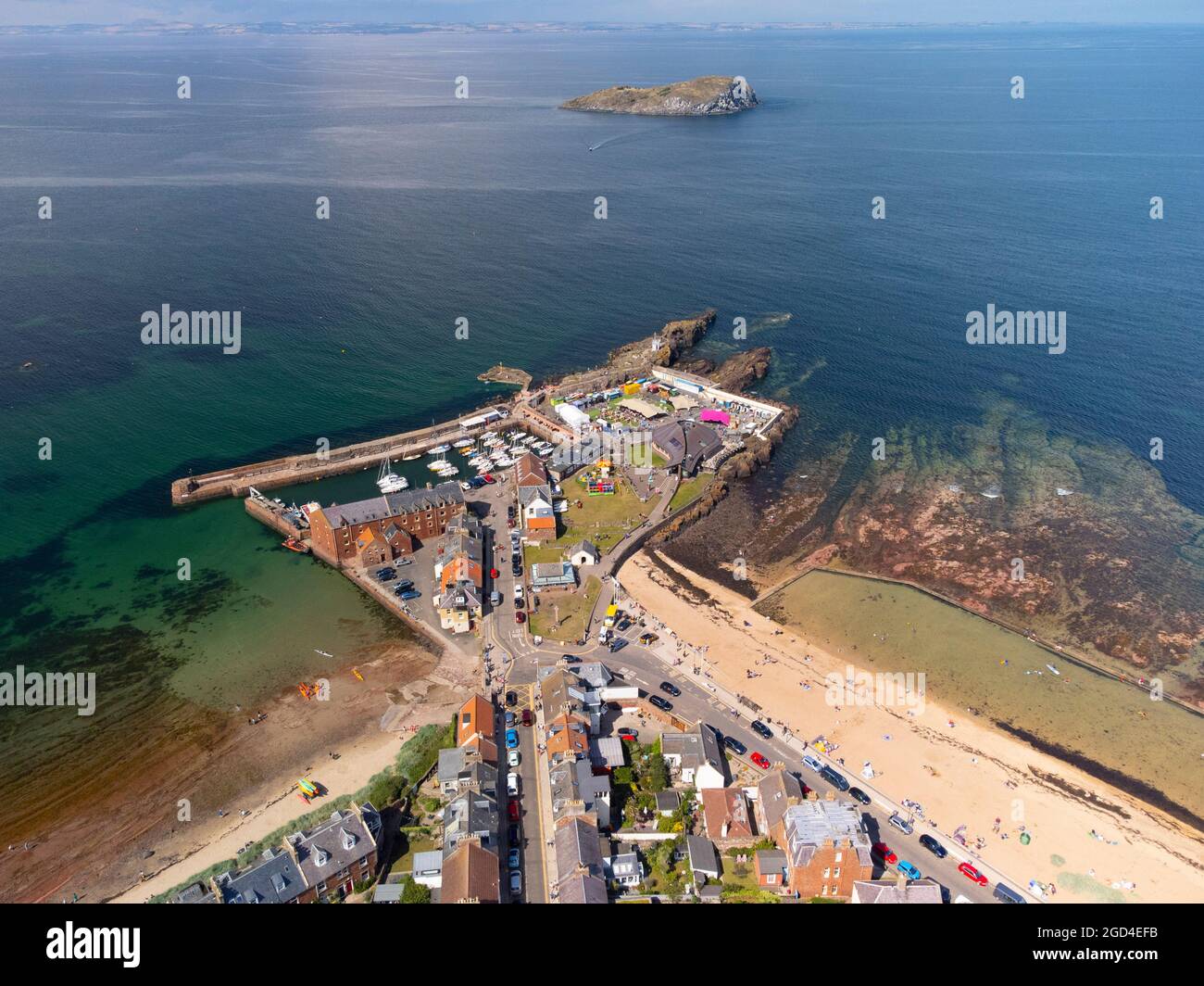 Vista aerea dal drone del porto di North Berwick a East Lothian, Scozia, Regno Unito Foto Stock