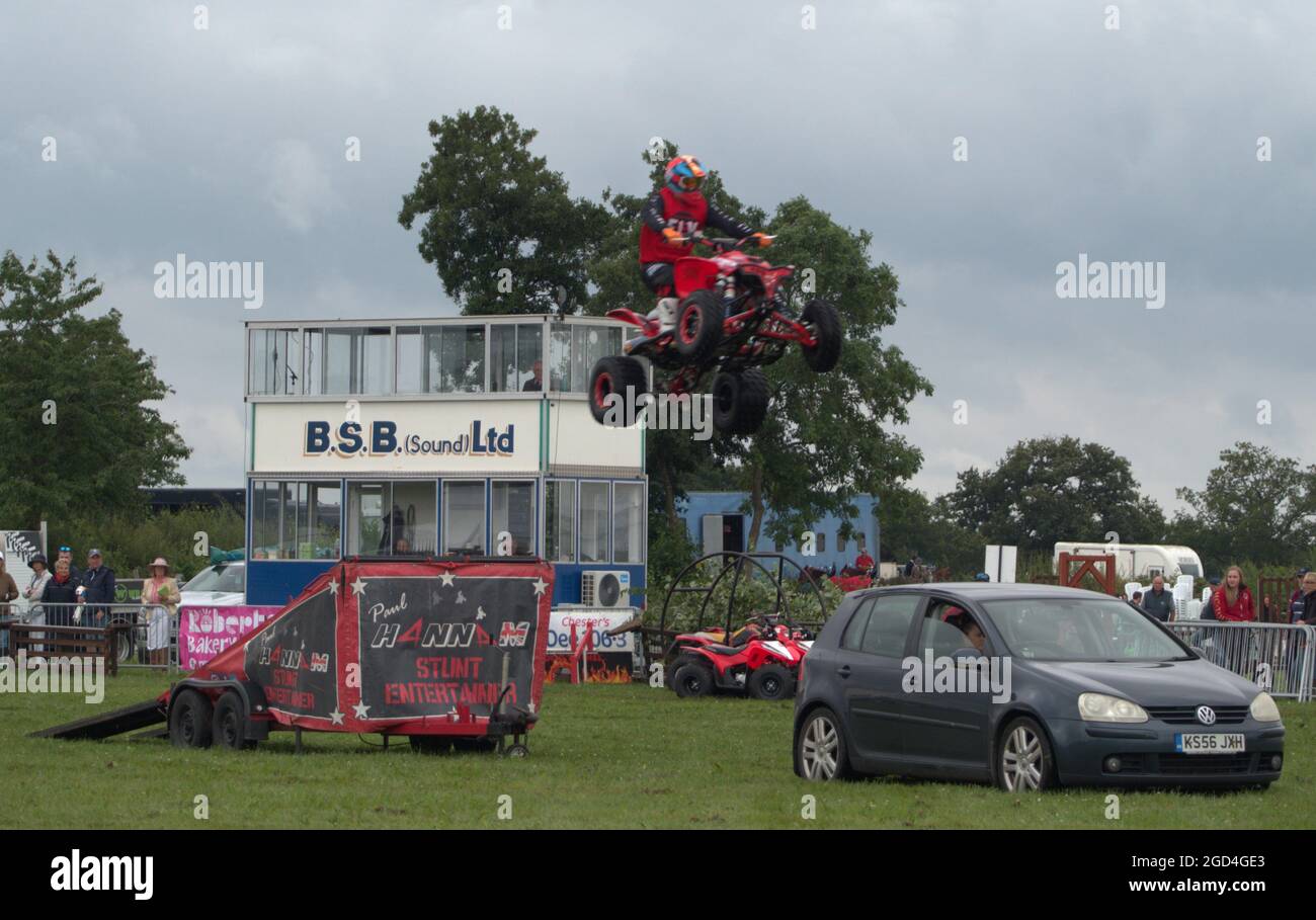 Paul Hanna Stunt spettacolo in quad al Royal Cheshire Show Foto Stock