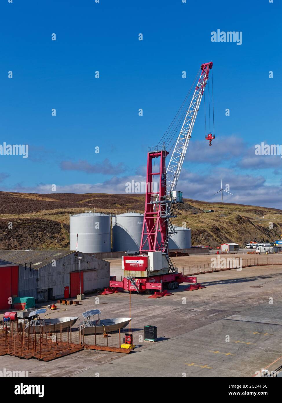 La gru mobile Reggiane ha immagazzinato a Peterson Quay nella base offshore di petrolio e gas Greenhead a lerwick nelle isole Shetland. Foto Stock