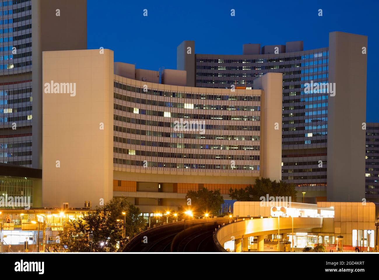 Geografia / viaggio, Austria, Vienna, Donau City, Vienna International Centre, NIGHT SHOT, INFORMAZIONI-DI-AUTORIZZAZIONE-DIRITTI-AGGIUNTIVI-NON-DISPONIBILI Foto Stock