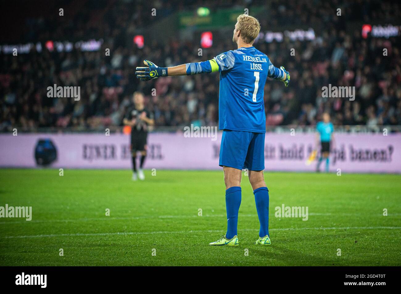 Herning, Danimarca. 10 agosto 2021. Il portiere Jonas Lössl (1) del FC Midtjylland ha visto durante la partita di qualificazione della UEFA Champions League tra il FC Midtjylland e il PSV Eindhoven alla MCH Arena di Herning. (Photo Credit: Gonzales Photo/Alamy Live News Foto Stock