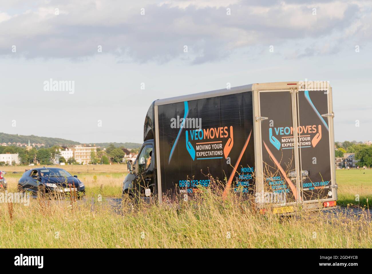 VeoMOVES Truck sulla strada A2 che fornisce servizi in tutto il paese Inghilterra Foto Stock