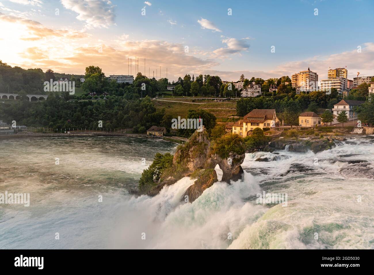 Geografia / viaggio, Svizzera, Sciaffusa, Neuhausen, Cascate del Reno, INFORMAZIONI-AGGIUNTIVE-DIRITTI-AUTORIZZAZIONE-NON-DISPONIBILI Foto Stock
