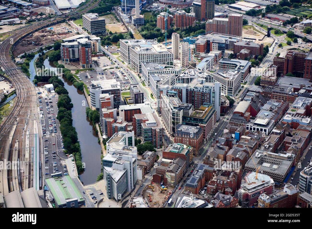 Una vista aerea di Wellington Place, il quartiere degli affari del Leeds City Centre, West Yorkshire, Inghilterra settentrionale, Regno Unito Foto Stock