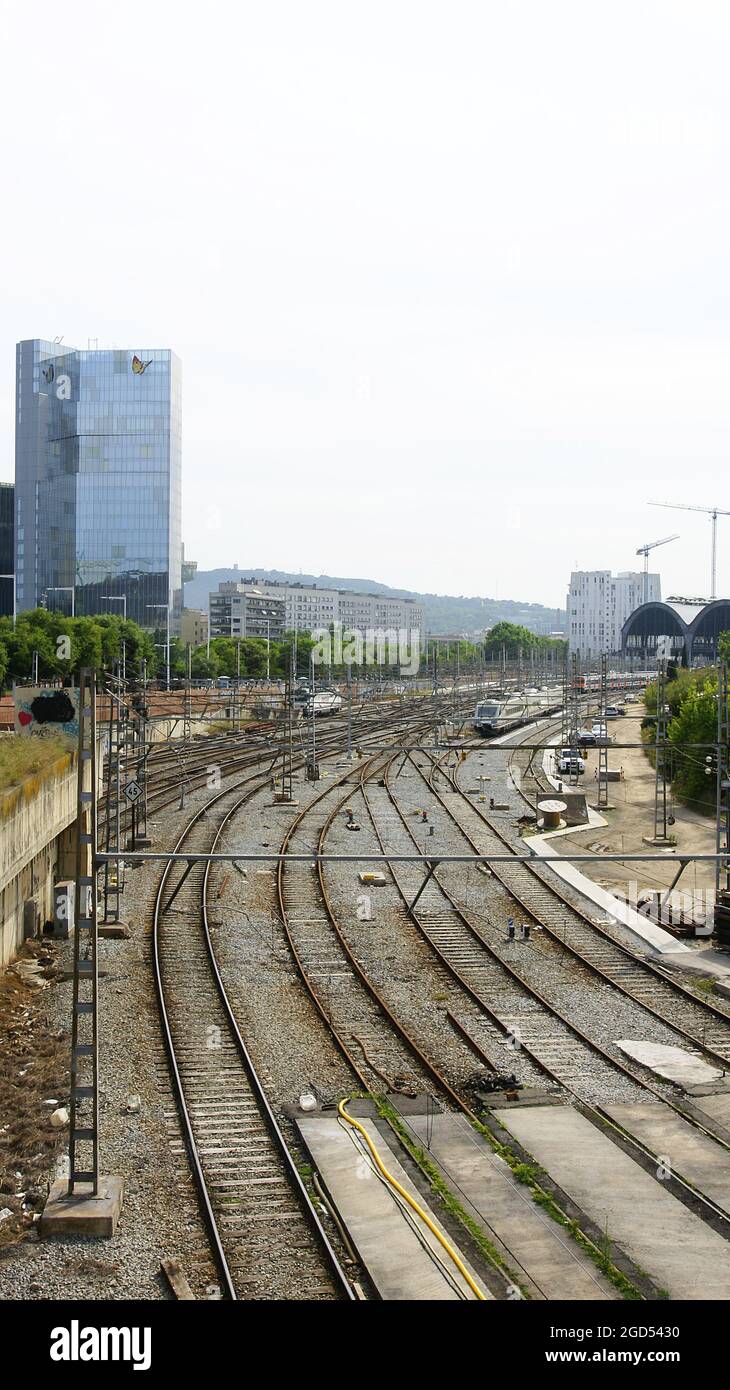 Panoramica dei binari all'ingresso della stazione Francia di Barcellona, Catalunya, Spagna, Europa Foto Stock