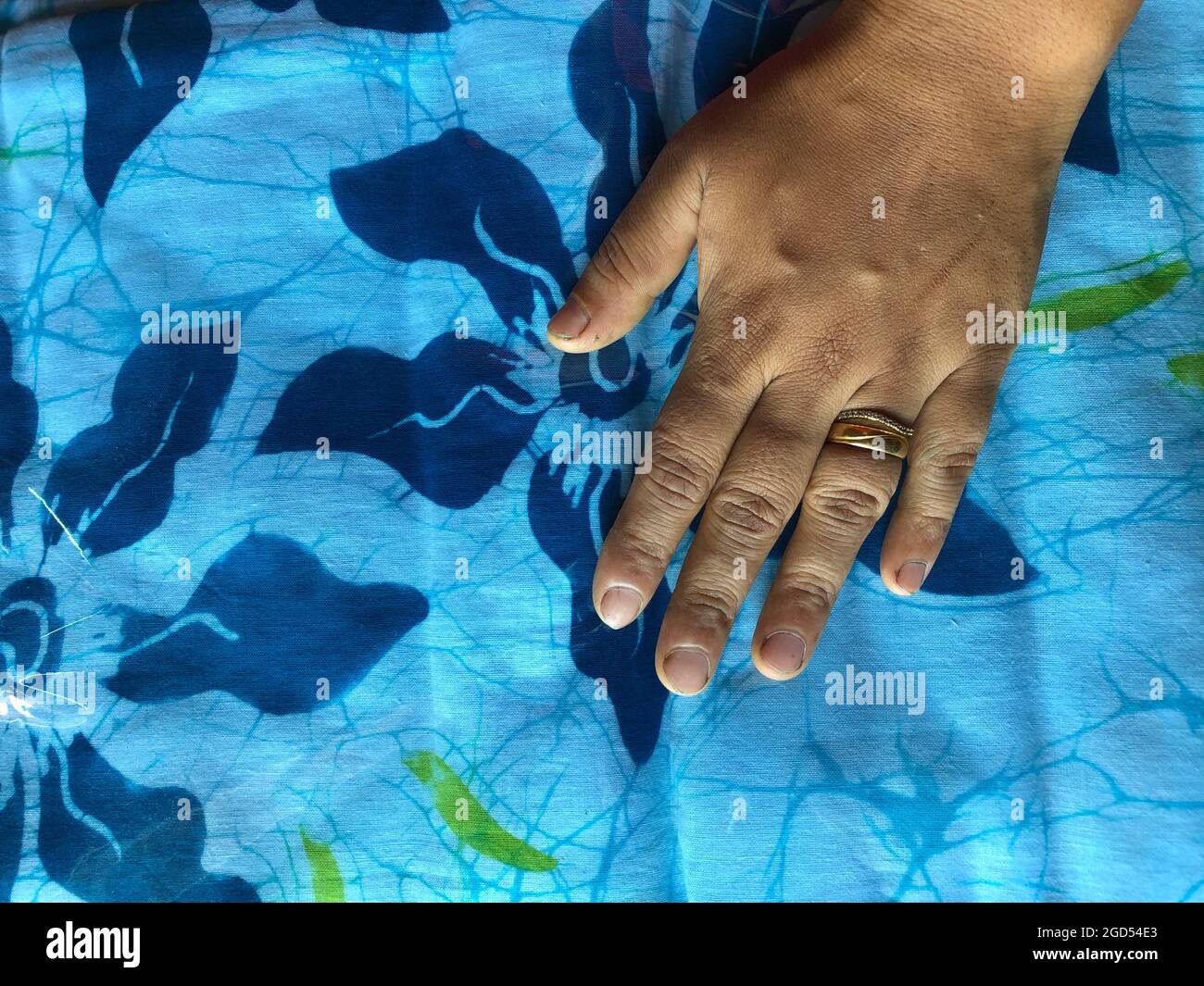 come batik applicato tessuto, closeup vista della pittura di tessuto arte con tecnica batik Foto Stock