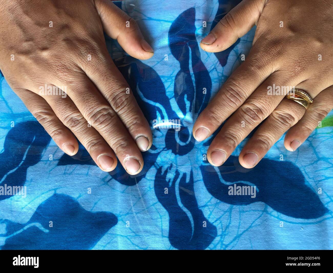 come batik applicato tessuto, closeup vista della pittura di tessuto arte con tecnica batik Foto Stock