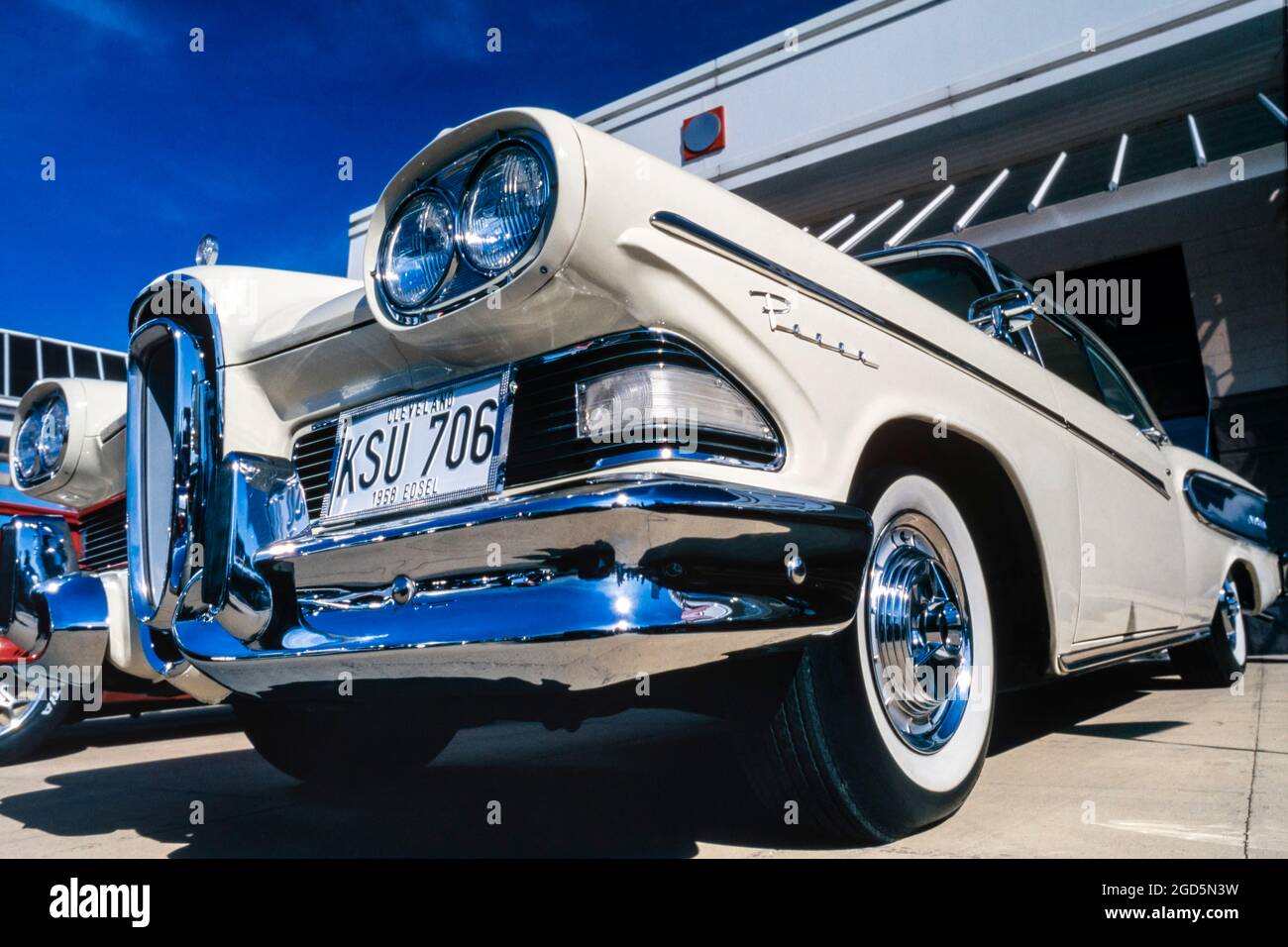 Ford Edsel Pacer 1958 auto classica americana a due porte, parcheggiata in occasione di una mostra di auto a Middlesbrough, Cleveland, Inghilterra, Regno Unito Foto Stock