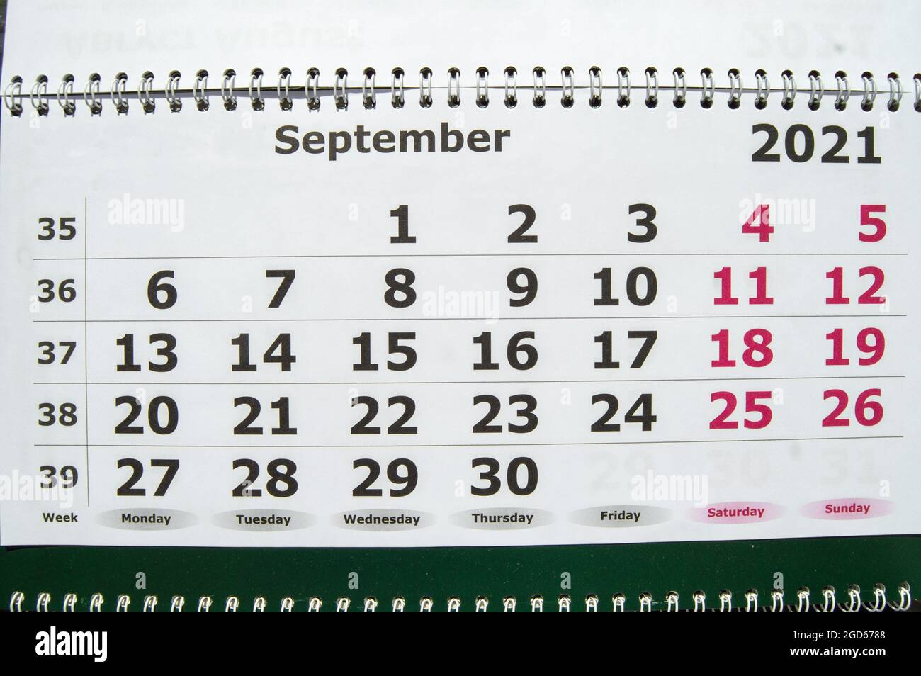 Settembre 2021, primo piano calendario parete, pagina con giorni lavorativi e fine settimana. Foto Stock