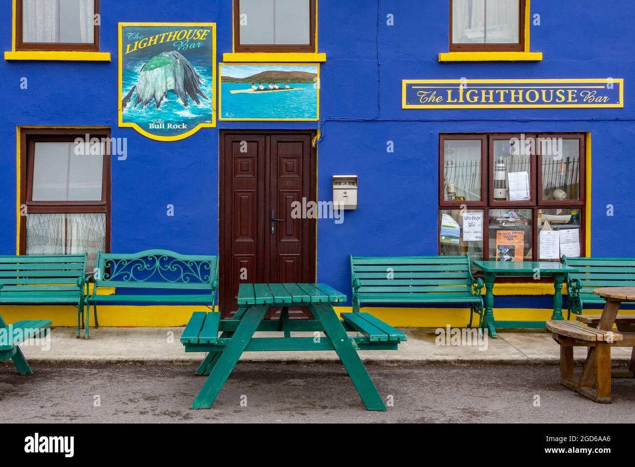 Esterno di una casa pubblica irlandese nella città di Dublino nella Repubblica d'Irlanda. Foto Stock