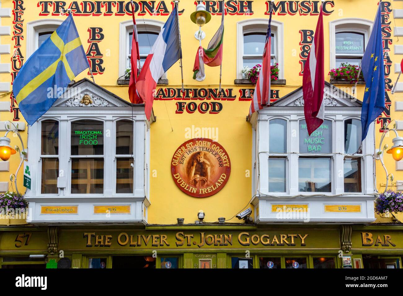 Pub tradizionale irlandese, il 'Oliver St. John Gogarty' nell'area Temple Bar di Dublino, nella Repubblica d'Irlanda. Prende il nome da Oliver Joseph St John Gog Foto Stock