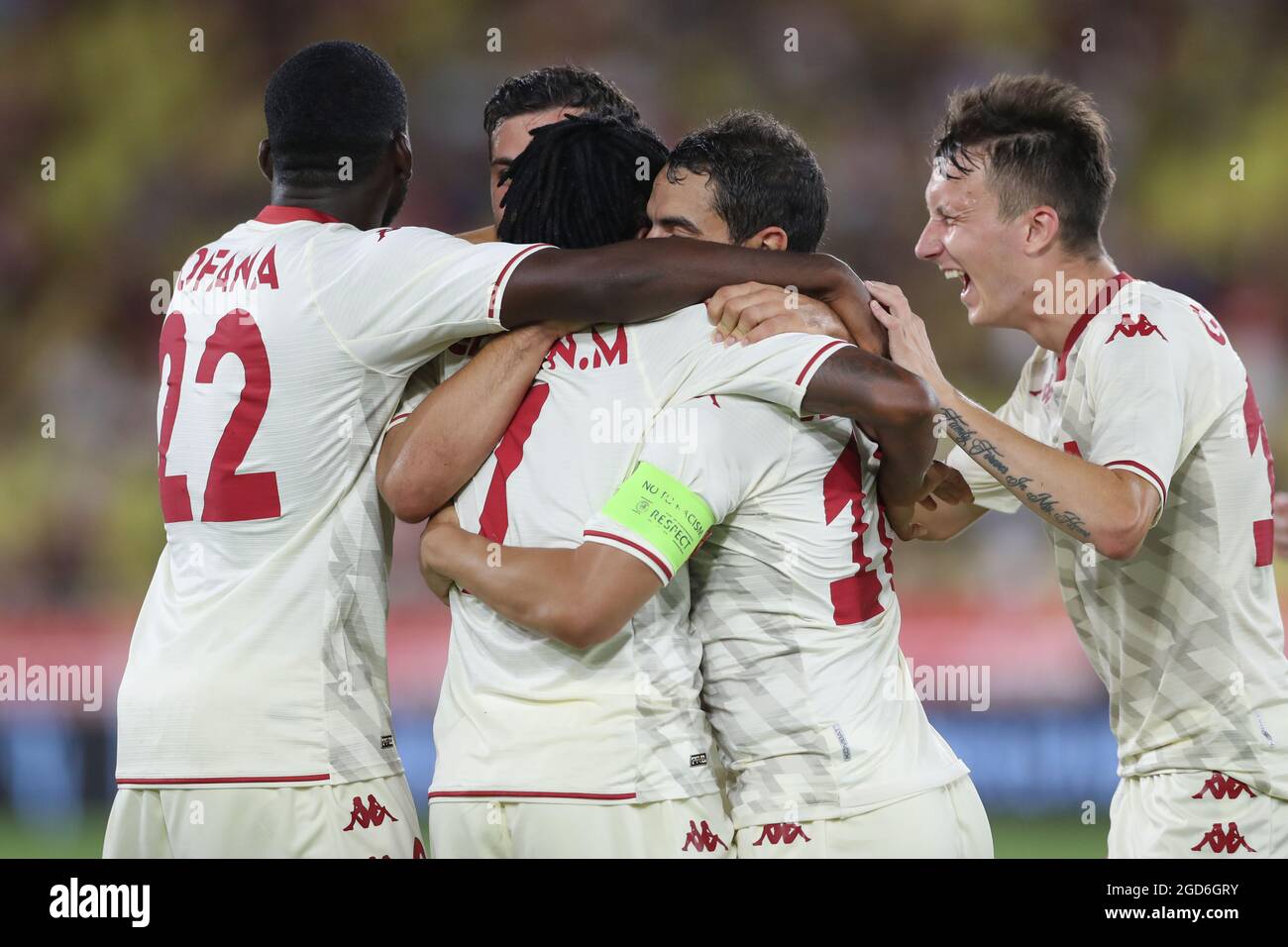 Monaco, Monaco, 10 agosto 2021. Gelson Martins DI MONACO festeggia con i compagni di squadra dopo aver segnato per dare alla parte un 1-0 di vantaggio durante la partita UEFA Champions League allo Stade Louis II, Monaco. L'immagine di credito dovrebbe essere: Jonathan Moscop / Sportimage Foto Stock