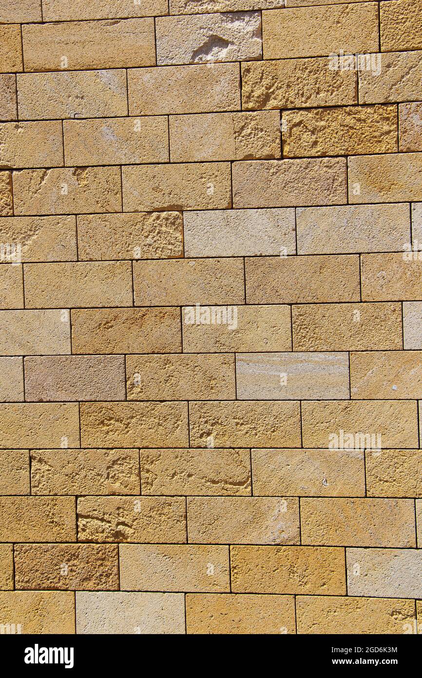 muro di mattoni di arenaria, sfondo, primo piano. Struttura ecocompatibile Foto Stock