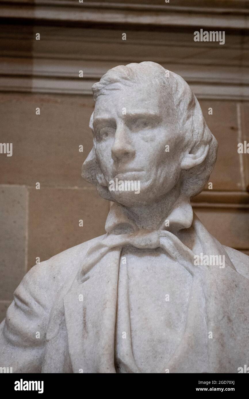 Una statua dell'ex Vice Presidente della Confederazione Alexander Hamilton Stephens è visto Statuario Hall al Campidoglio degli Stati Uniti a Washington, DC, Mercoledì, 11 agosto 2021. Si tratta di una delle quattro statue confederate che rimangono nella Sala degli Statuari. Credito: Rod Lamkey/CNP Foto Stock