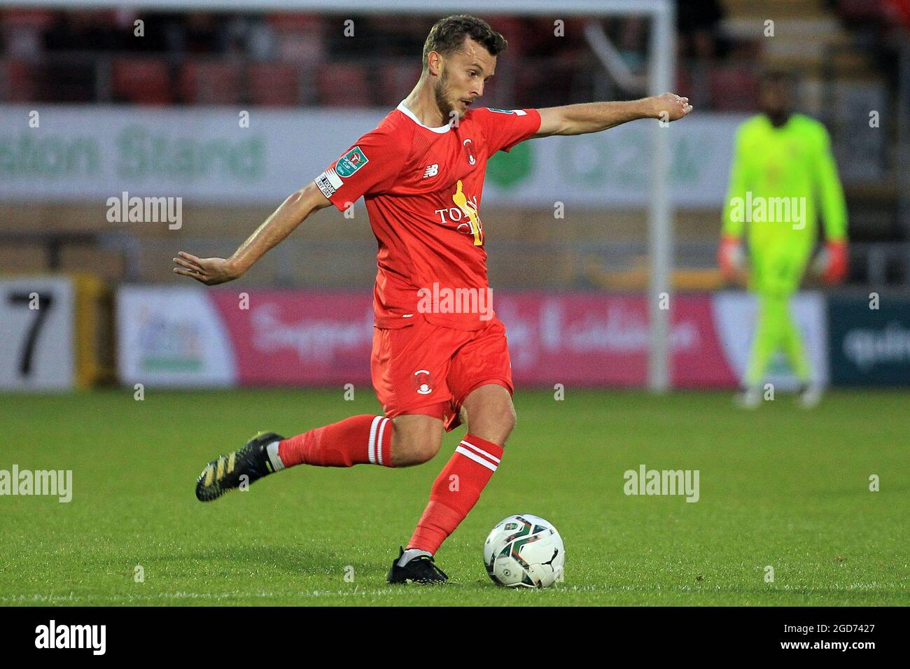 Londra, Regno Unito. 11 Agosto 2021. DaN Jones di Leyton Orient in azione durante il gioco. Carabao Cup 1° round match, Leyton Orient contro Queens Park Rangers al Breyer Group Stadium di Londra mercoledì 11 agosto 2021. Questa immagine può essere utilizzata solo per scopi editoriali. Solo per uso editoriale, è richiesta una licenza per uso commerciale. Nessun utilizzo nelle scommesse, nei giochi o nelle pubblicazioni di un singolo club/campionato/giocatore. pic by Steffan Bowen/Andrew Orchard sports photography/Alamy Live news Credit: Andrew Orchard sports photography/Alamy Live News Foto Stock
