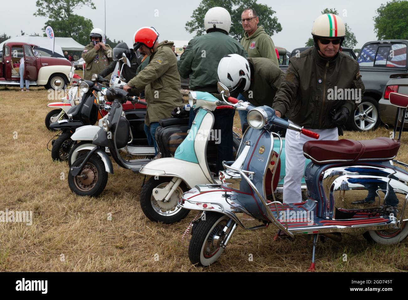 Rochford, Essex, Regno Unito - 27 giugno 2021: Esposizione di automobili classiche di Rochford presso i prati, Essex. Foto Stock