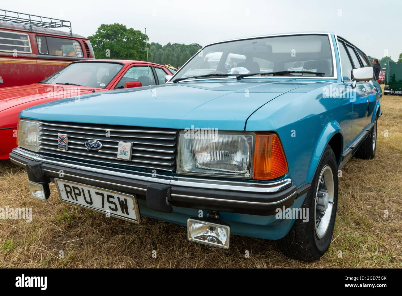 Rochford, Essex, Regno Unito - 27 giugno 2021: Esposizione di automobili classiche di Rochford presso i prati, Essex. Foto Stock