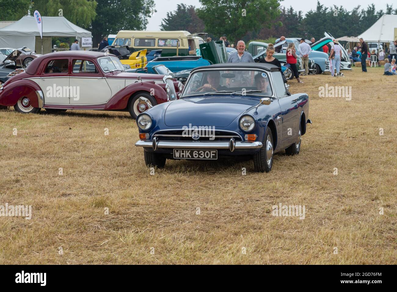 Rochford, Essex, Regno Unito - 27 giugno 2021: Esposizione di automobili classiche di Rochford presso i prati, Essex. Foto Stock