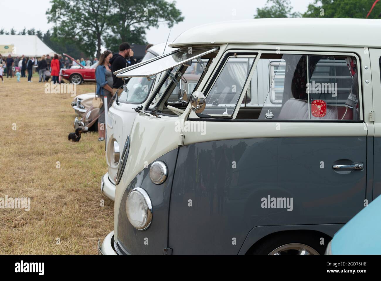 Rochford, Essex, Regno Unito - 27 giugno 2021: Esposizione di automobili classiche di Rochford presso i prati, Essex. Foto Stock
