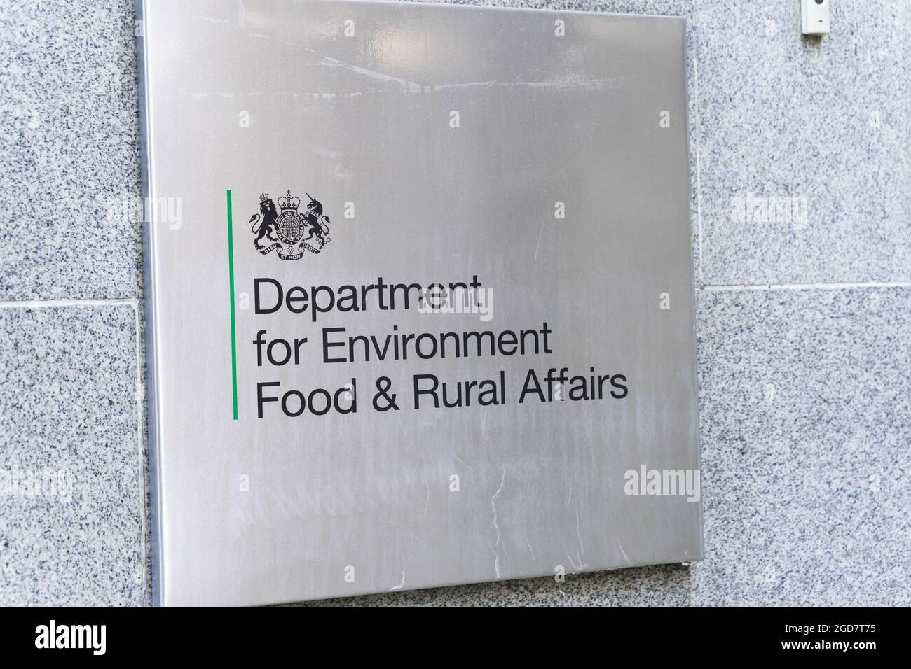 Segnaletica per il Dipartimento per l'ambiente alimentare e Affari rurali incisa in acciaio inossidabile, fuori dall'ingresso dell'ufficio dell'edificio Londra Inghilterra Foto Stock