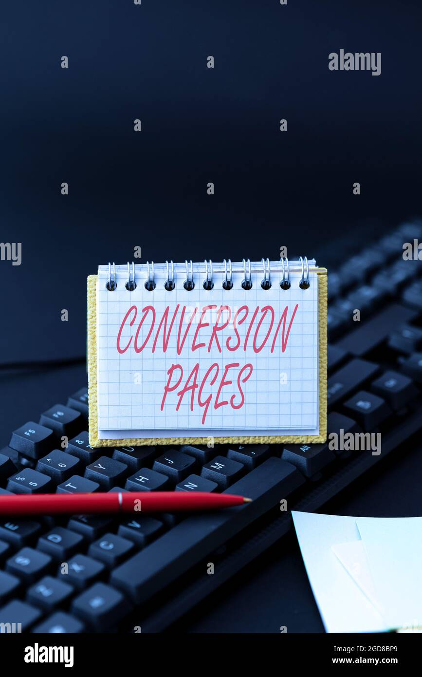 Pagine di conversione del segno di scrittura manuale. Internet concetto appare in risposta a fare clic su un motore di ricerca che copia vecchie idee e la creazione di nuove Foto Stock