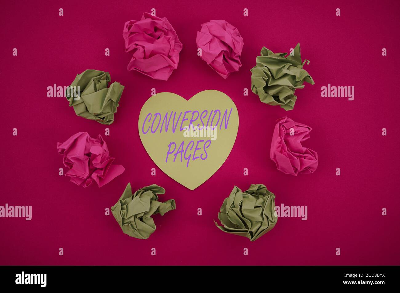 Ispirazione che mostra le pagine di conversione dei segni. Il concetto di affari appare in risposta a scattarsi su un Search Engine colorful crumpled Papers circolare Foto Stock