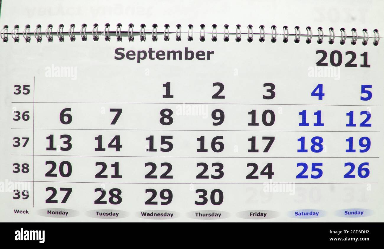 Settembre 2021, primo piano calendario parete, pagina con giorni lavorativi e fine settimana. Foto Stock