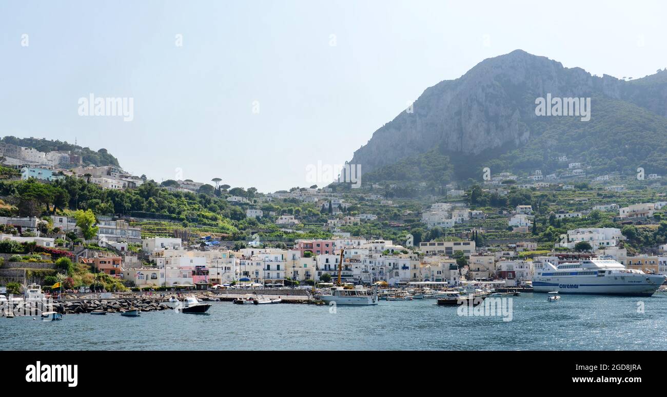 Vista di Marina Grande sull'isola di Capri, Campania, Italia. Foto Stock