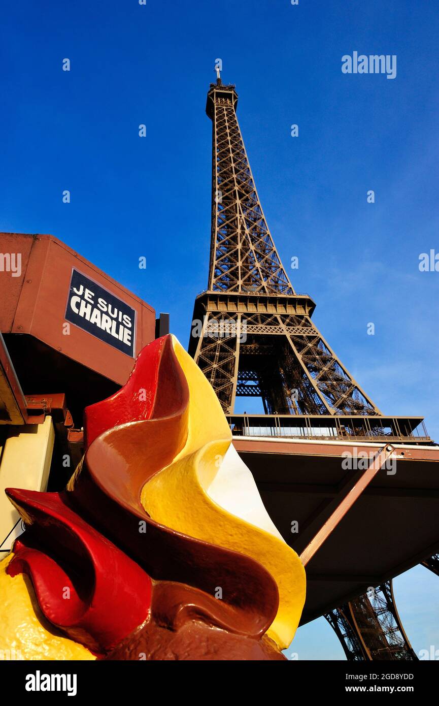 FRANCIA, PARIGI (75) 7 ° ARRONDISSEMENT, TOUR EIFFEL E CHIOSCO TAKE AWAY LES DELICES DU PONT D'LENA Foto Stock