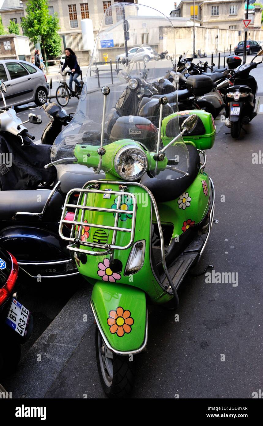 FRANCIA, PARIGI (75) 10 ° ARRONDISSEMENT, SCOOTER Foto Stock