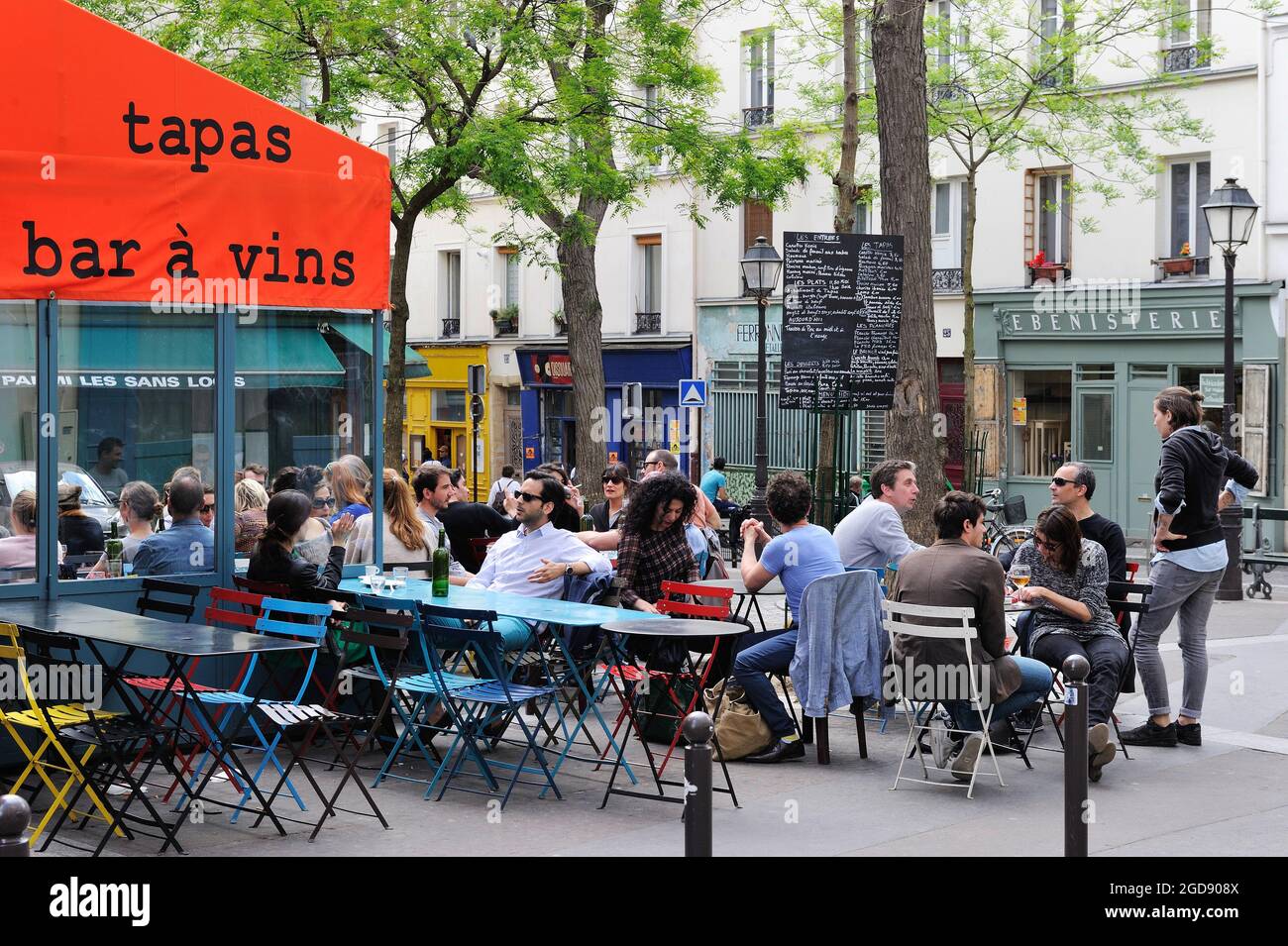 FRANCIA, PARIGI (75) 10 ° ARRONDISSEMENT, BAR RISTORANTE IN PLACE SAINTE-MARTHE Foto Stock