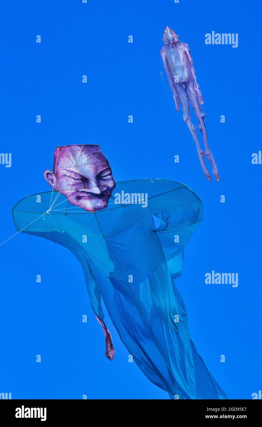 FRANCIA, FESTIVAL DEGLI AQUILONI, FLAT KITE DEL CANADIAN KITE DESIGNER ROBERT TREPANIER Foto Stock