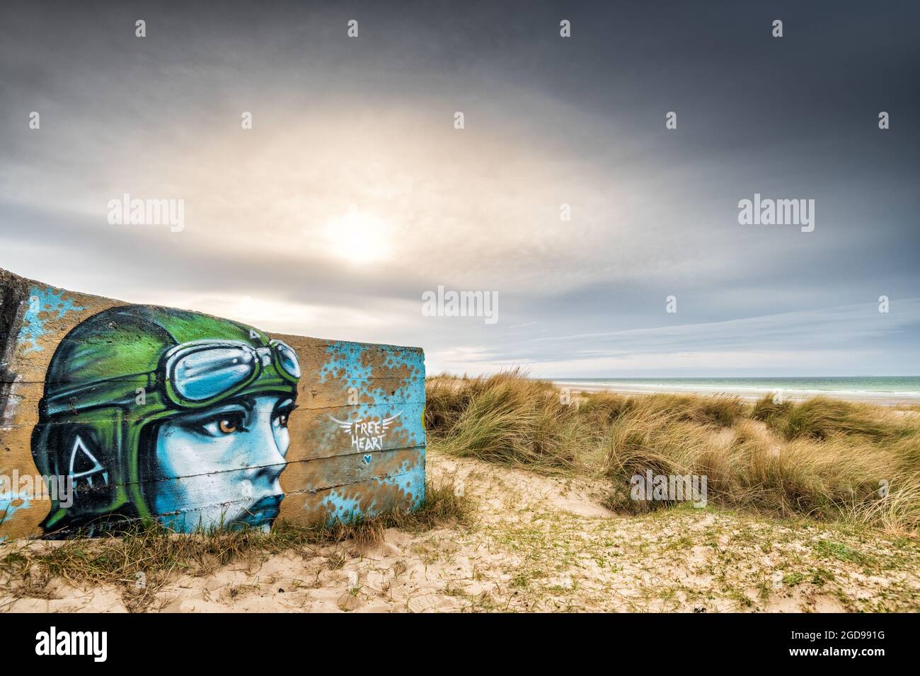 Graffiti sur un bunker de la seconda guerre mondiale, Francia, Côte d'opale, Blériot-plage Foto Stock