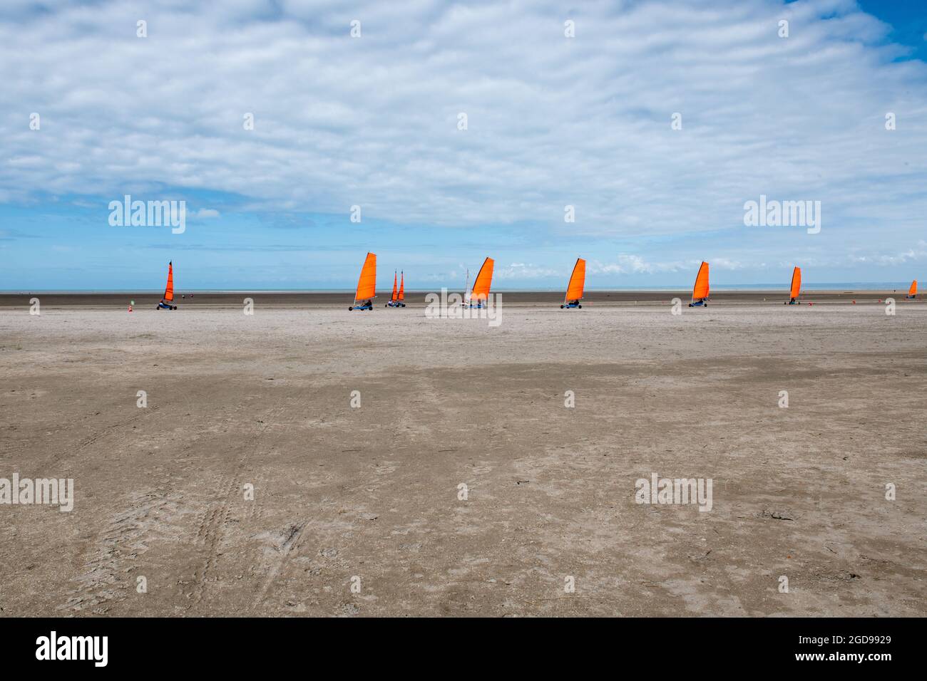 Chars à voile sur la plage de Cherrueix, Francia, Ille-et-Vilaine, été Foto Stock
