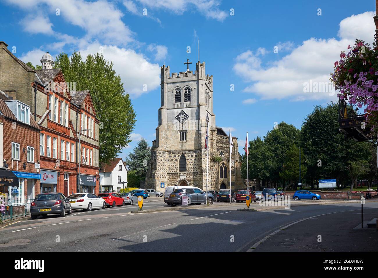 Highbridge Street e la chiesa abbaziale di Waltham Abbey, Essex, Inghilterra meridionale Foto Stock