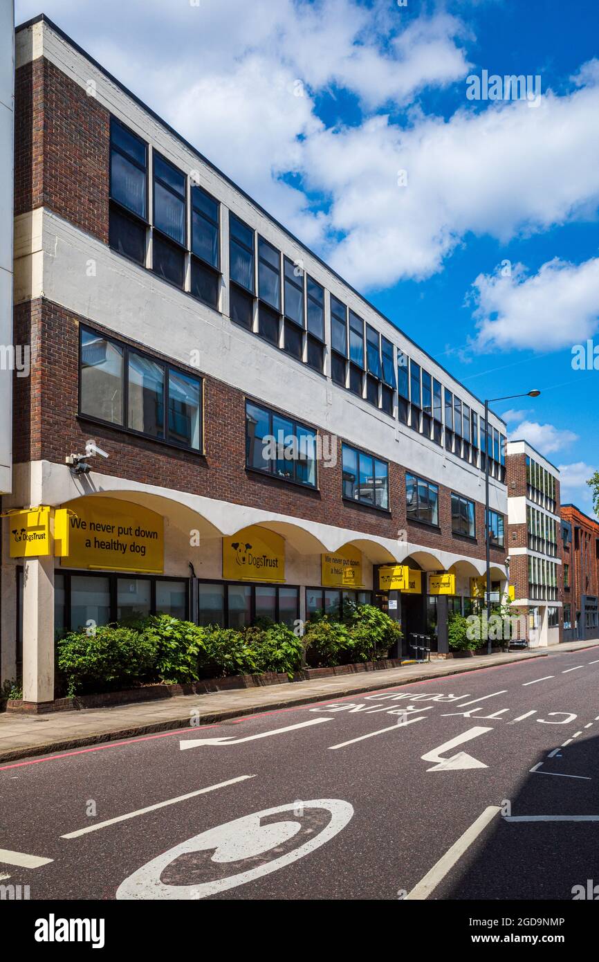 Sede centrale del Dogs Trust al 17 di Wakley St, Londra. Il Dogs Trust è un'associazione di beneficenza per la protezione dei cani con sede a Londra. Fondata come National Canine Defense League 1891. Foto Stock