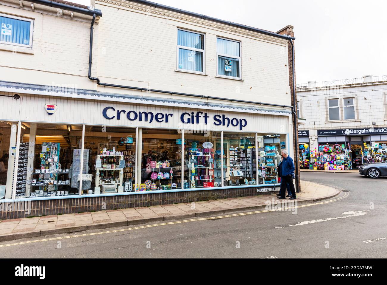 Cromer, Norfolk, UK, Inghilterra, Cromer centro città, Cromer negozi, negozi, negozi, negozi, città, strada, strada, negozio di articoli da regalo, negozio di articoli da regalo Cromer Foto Stock