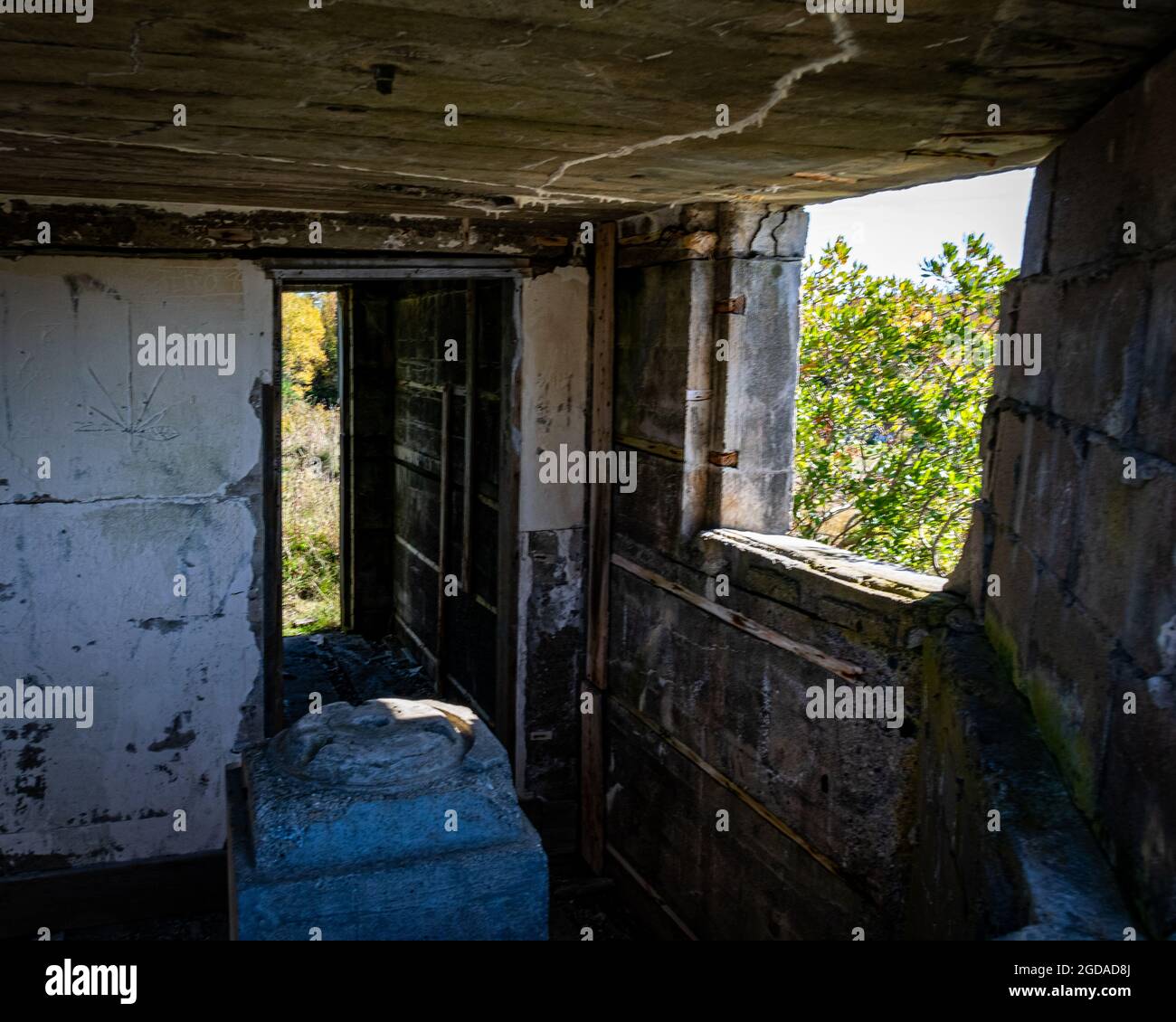 Fort Ives BC e la stazione di controllo dei vigili del fuoco all'interno. Foto Stock