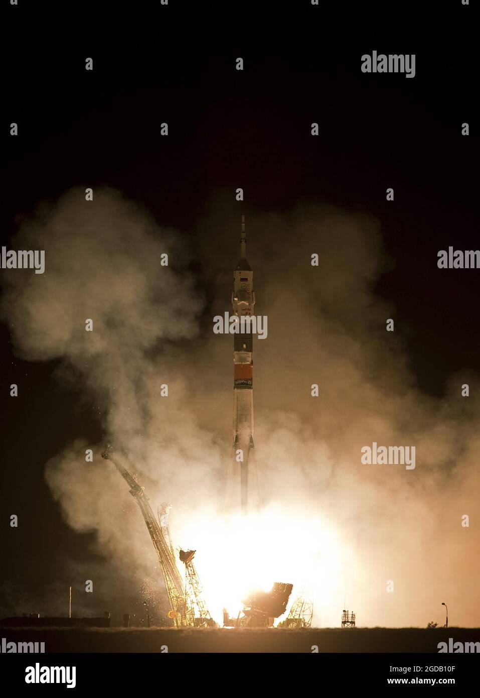 Un razzo russo Soyuz (sovietico) si solleva sulla missione TMA-19 da Baikonur Cosmodrome, Kazakistan, il 15 giugno 2010 Foto Stock