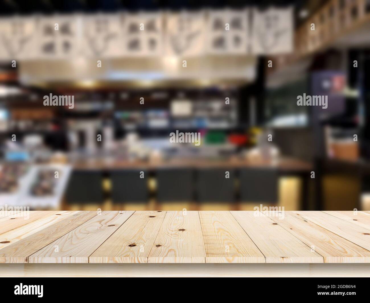 Tavolo in legno con bar ristorante giapponese Foto Stock