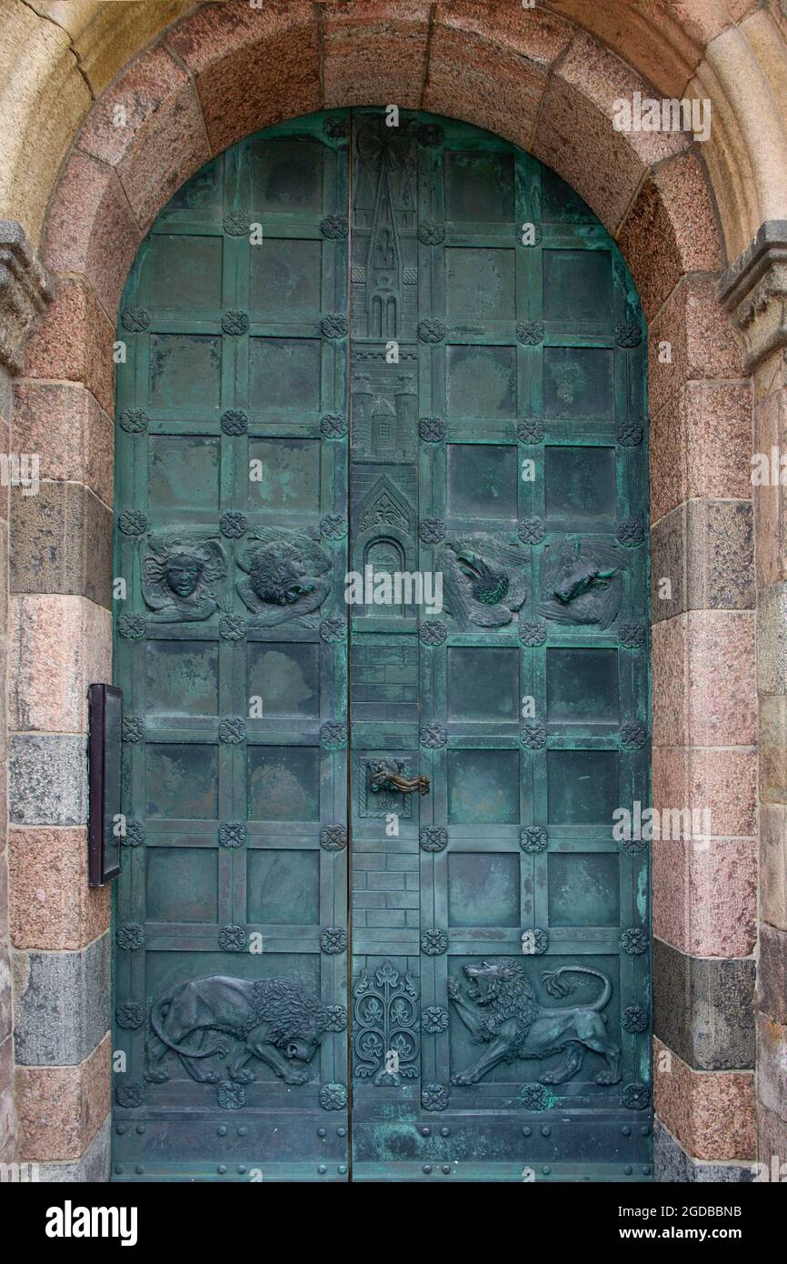 Porta d'ingresso principale splendidamente decorata alla Cattedrale di Ribe, in Danimarca Foto Stock