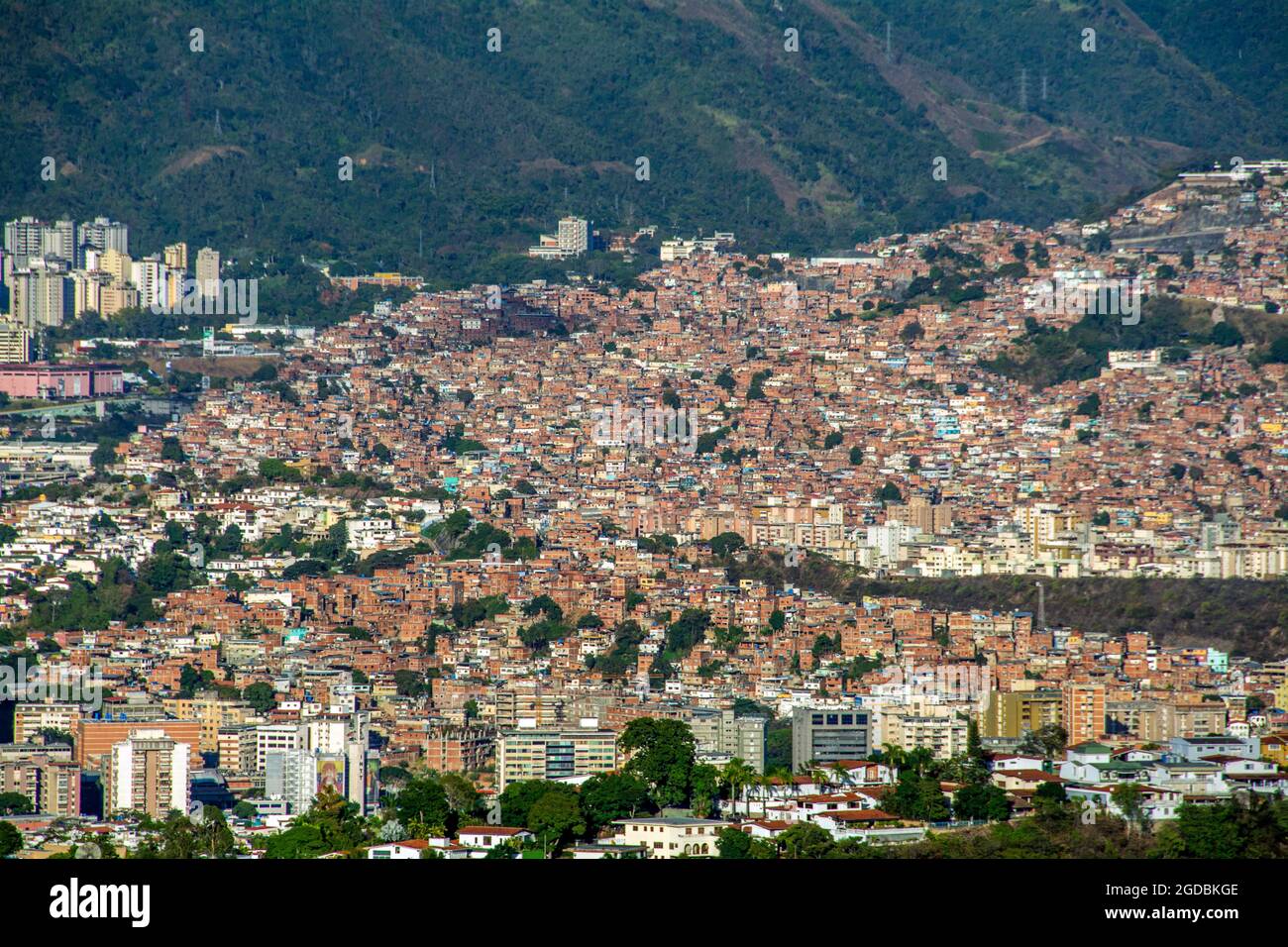 Il quartiere Petare di Caracas è uno dei più grandi e pericolosi dell'America Latina. Capoluogo del comune di Sucre nello stato di Mirand Foto Stock
