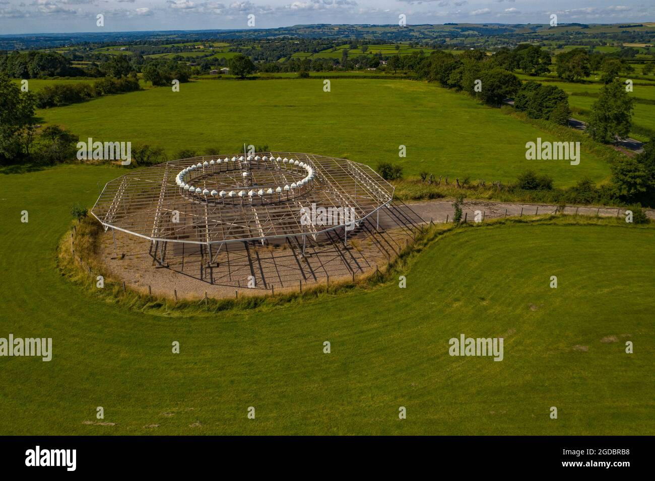 Gamma omnidirezionale ad altissima frequenza Aerial Drone View VOR Ground station National Air Traffic Control Transmitter VOR DME Trent Derbyshire Foto Stock