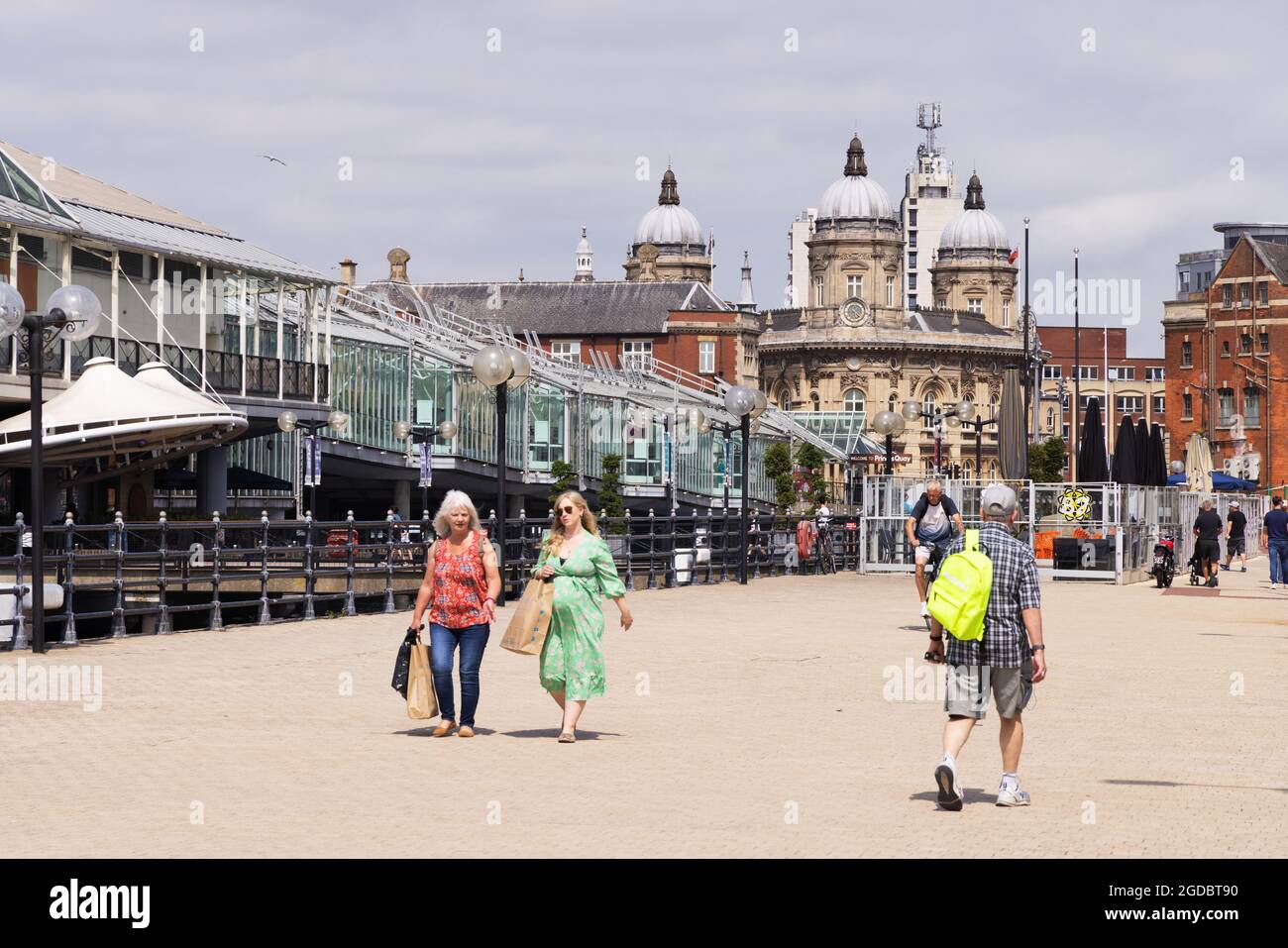 Antica e moderna, vecchia e nuova architettura nel centro di Hull vista, Kingston upon Hull, Yorkshire UK Foto Stock